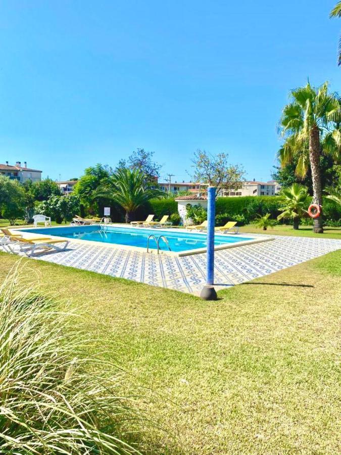 Complejo Colibri 8 Villa กัมบริลส์ ภายนอก รูปภาพ